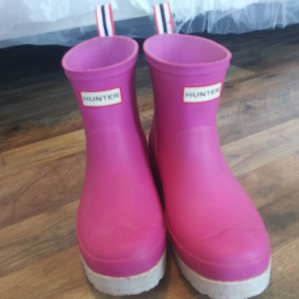 Short pink hunter rainboots size 8
